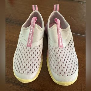 Rugged shark girls size 10